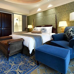 Suite executive